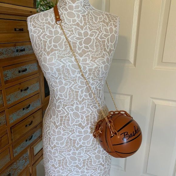 🏀🏀Basketball Shaped Crossbody Handbag Chain Handle -Brown🏀🏀 - Picture 7 of 7
